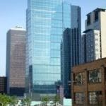 西8号是一座现代化的玻璃钢结构塔楼，建于2009年，位于西雅图市中心.