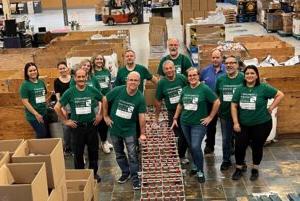 Portland Team Volunteering during im体育-Wide All Hands Day